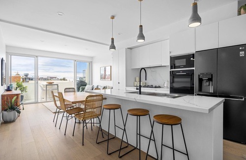 Sandringham Casa | Sandy@TheVillage - Luxury townhouse, close to beach and city