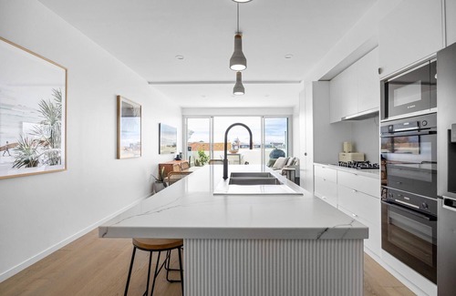 Sandringham Casa | Sandy@TheVillage - Luxury townhouse, close to beach and city