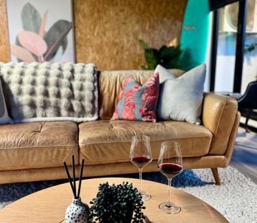 Torbay Casa | Sandy Toes & Netflix Nights, Relaxing Auckland Retreat