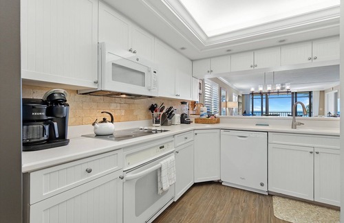 Beachview Country Club Estates Condominio | Sanibel Full Gulf View Beachfront Condo! 3BR, 2 Bath, Pool, Tennis, Pickleball!