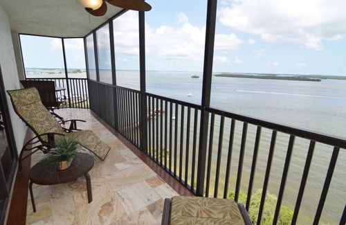 Punta Rassa Condominio | Condominio de esquina de lujo con vista a la playa y la bahía de San Carlos en Sanibel Harbour Rst