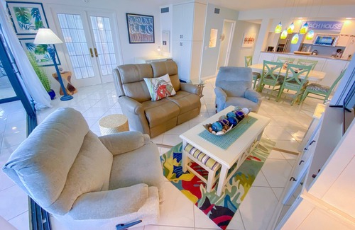 Punta Rassa Condominio | Sanibel Harbour Resort Harbour Tower 1113: Beautiful views of the Sanibel Causeway & nearby islands