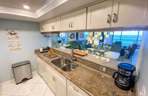 Punta Rassa Condominio | Sanibel Harbour Resort Harbour Tower 1113: Beautiful views of the Sanibel Causeway & nearby islands