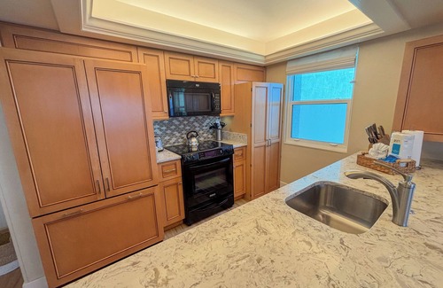 Punta Rassa Condominio | Sanibel Harbour Resort Harbour Tower 317: Beautiful waterfront corner balcony
