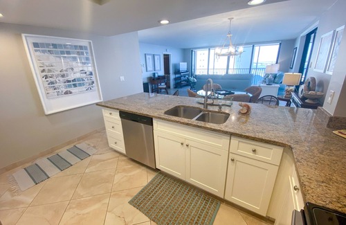 Punta Rassa Condominio | Condominio en la esquina frente a la playa justo al lado del puerto deportivo Sanibel Harbour