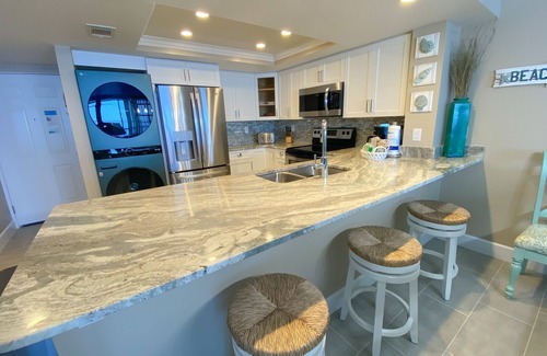 Punta Rassa Condominio | Condominio Sanibel Harbour Resort recientemente renovado con vistas a la playa y al atardecer