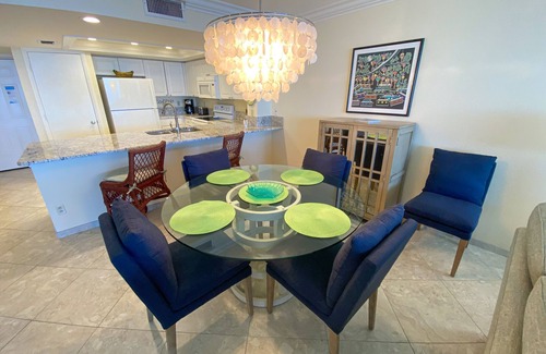 Punta Rassa Condominio | ¡Late check-out y salida gratis en estancias antes del 30/30!