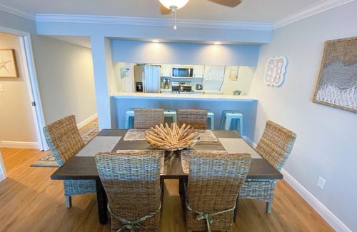 Punta Rassa Condominio | Sanibel Harbour Resort Harbour Tower 814: Renovated waterfront condo with beach, pool, grill