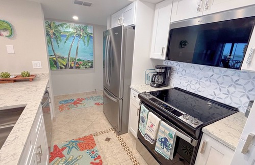 Punta Rassa Condominio | Sanibel Harbour Resort Harbour Tower 813: Newly renovated! Enjoy the stunning sunsets too.