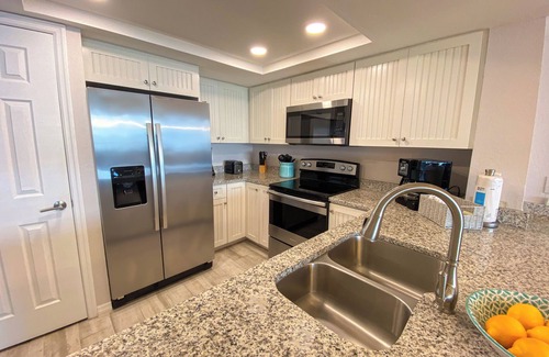 Punta Rassa Condominio | Sanibel Harbour Resort - 1134: Stunning sunsets from the comfort of your lanai.