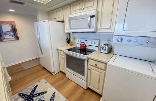 Punta Rassa Condominio | Sanibel Harbour Resort - 314: Stylish condo steps away from private beach.
