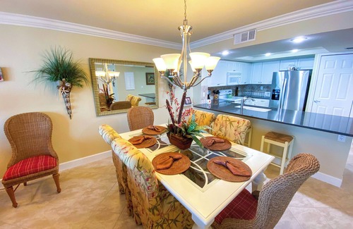 Punta Rassa Apartamento | Sanibel Harbour Resort Bay View Tower 532: Waterfront condo overlooking the private beach.