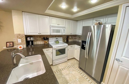 Punta Rassa Apartamento | Sanibel Harbour Resort Bay View Tower 532: Waterfront condo overlooking the private beach.