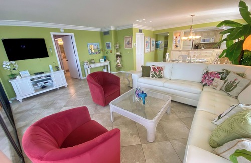 Punta Rassa Apartamento | Sanibel Harbour Resort Harbour Tower 617: Beachfront corner unit vacation retreat