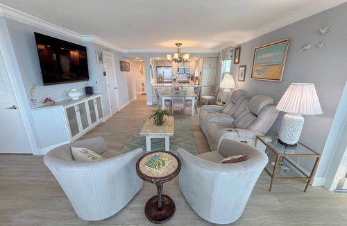 Punta Rassa Apartamento | Sanibel Harbour Resort Harbour Tower 1017: Luxury waterfront condo with expansive views.
