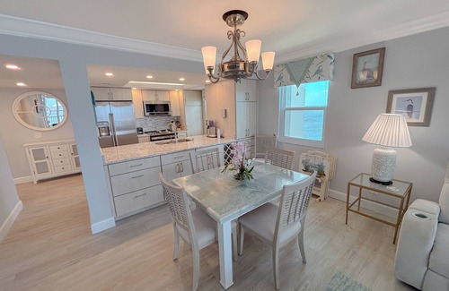 Punta Rassa Apartamento | Sanibel Harbour Resort Harbour Tower 1017: Luxury waterfront condo with expansive views.