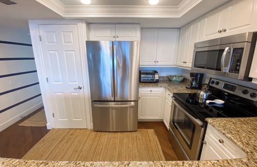 Punta Rassa Apartamento | Sanibel Harbour Resort Bay View Tower 334: Fresh nautical theme with Beachfront views