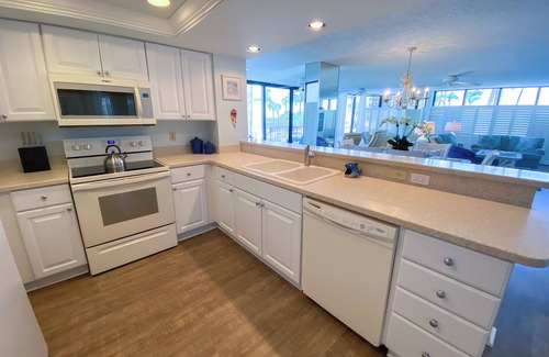 Punta Rassa Apartamento | Sanibel Harbour Resort: Bay View Tower 137 Waterfront condo with private beach