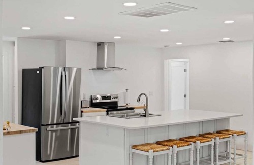 Bright Water Casa | Sanibel Serenity NEW Gorgeous Near Beach Pool Home
