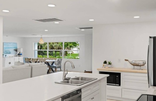 Bright Water Casa | Sanibel Serenity NEW Gorgeous Near Beach Pool Home