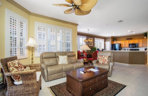 Fort Myers Beach Condominio | Sanibel View 107 - a bright, luxurious end unit designed for relaxation and comfort in Fort Myers