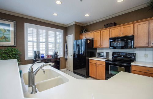 Fort Myers Beach Condominio | Sanibel View 107 - a bright, luxurious end unit designed for relaxation and comfort in Fort Myers