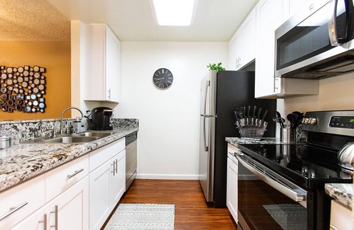 Westlake Village Apartamento | Comodidad moderna en Westlake Village