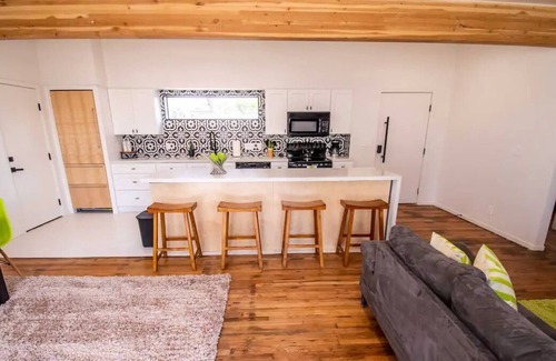 Beverly Green Casa | Sanitized Newly Remodeled Downtown-2 Bedrooms!