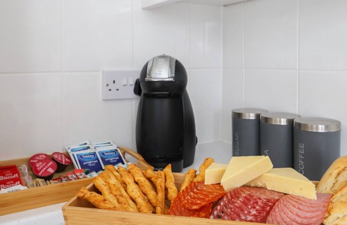 Splott Casa | Sanjo Suite by Koya Homes-2-Bed Home-Free Parking