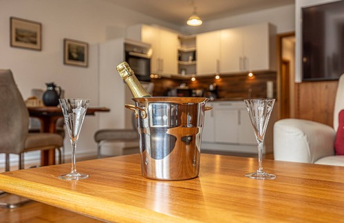 Flensburg Apartamento | Sankt Hans - shower, TV, WLAN, washing machine, dryer, underground parking space