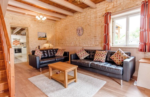 Villeneuve-la-Comtesse Cabaña | Sans Souci Gites - Wheatfields - 4 Stars