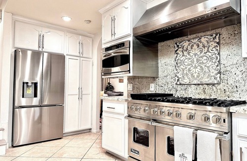 Floral Park Casa | Santa Ana Royal prestige home/ pool-spa resort style/ Disneyland/Beaches/16guest