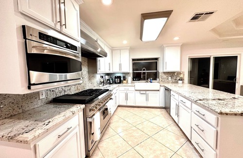 Floral Park Casa | Santa Ana Royal prestige home/ pool-spa resort style/ Disneyland/Beaches/16guest