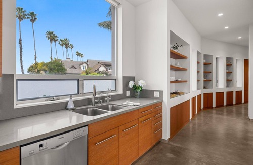 Santa Barbara Casa | Santa Barbara Oceanfront Luxury + Beach Access