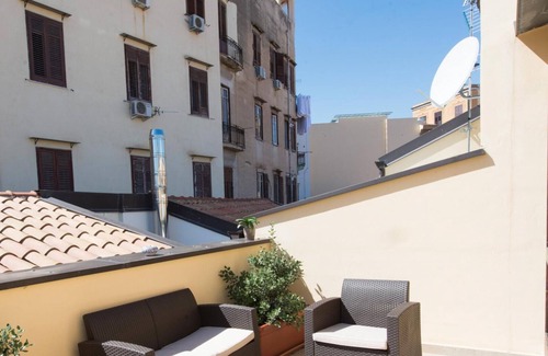 Centro Storico Apartamento | Santa Cecilia Apartment 6A by Wonderful Italy