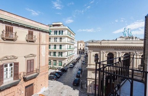 Centro Storico Apartamento | Santa Cecilia Apartment 6A by Wonderful Italy