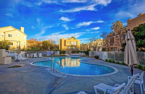 Stevenson Ranch Casa | Santa Clarita Luxury Retreat min. from Magic Mtn, the Cube, Hurricane Harbor.