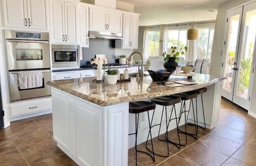 Santa Clarita Casa | Santa Clarita Tropical Paradise, Six Flags Magic Mountain, LA, Beaches Drivable