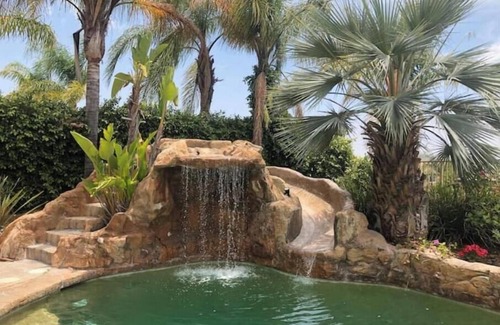 Santa Clarita Casa | Santa Clarita Tropical Paradise, Six Flags Magic Mountain, LA, Beaches Drivable