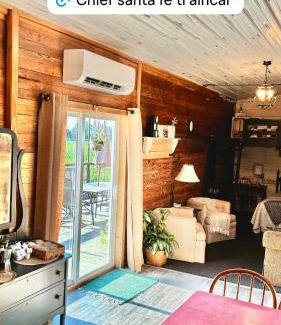Hutchinson Casa | Santa Fe Traincars Private and Luxurious in the Country