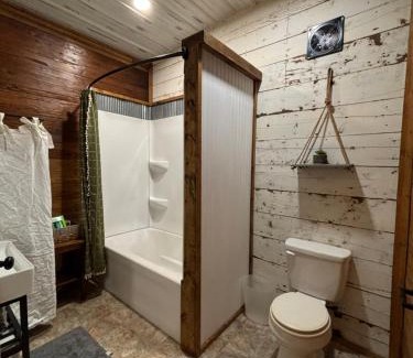 Hutchinson Casa | Santa Fe Traincars Private and Luxurious in the Country