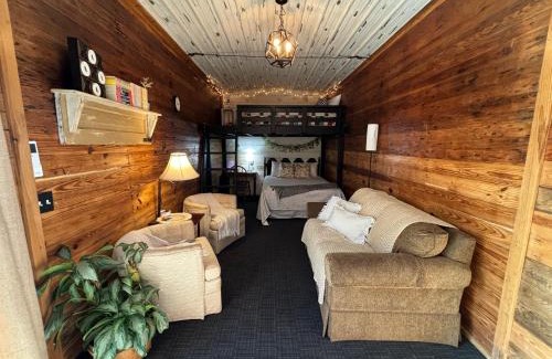 Hutchinson Casa | Santa Fe Traincars Private and Luxurious in the Country