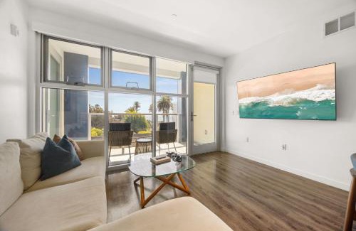 Downtown Apartamento | Santa Monica Seaside Haven! Ocean Views, Beach Steps Away and Creative Vibes
