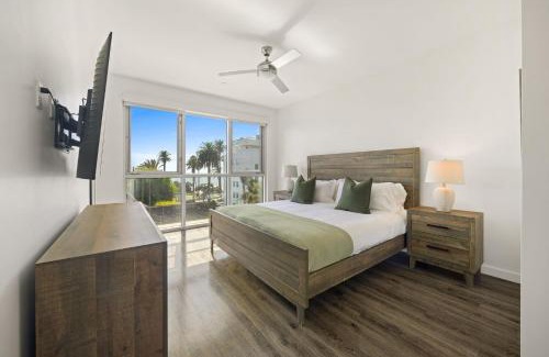 Downtown Apartamento | Santa Monica Seaside Haven! Ocean Views, Beach Steps Away and Creative Vibes
