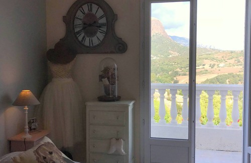 Alata Cama Y Desayuno | Santa Paola habitación con encanto, piscina, vista a la montaña, Ajaccio
