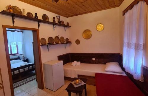 Gjirokaster Casa | SANTA ROOM-OLD BAZAAR CENTER-Gjirokaster