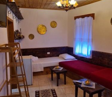 Gjirokaster Casa | SANTA ROOM-OLD BAZAAR CENTER-Gjirokaster