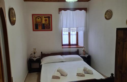 Gjirokaster Casa | SANTA ROOM-OLD BAZAAR CENTER-Gjirokaster