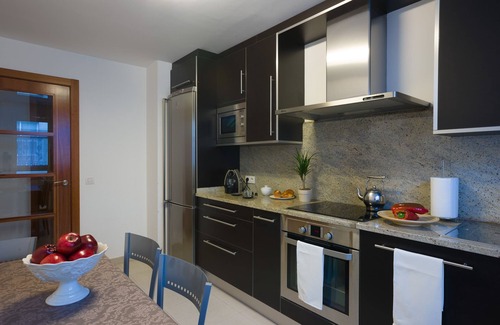 O Milladoiro Apartamento | "SantaMaria II" Apartamento amplio a 4km de Santiago, conexión WiFi-Netflix-HBO