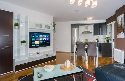 O Milladoiro Apartamento | "SantaMaria I" Moderno apartamento a 4km de Santiago, conexión WiFi-Netflix-HBO